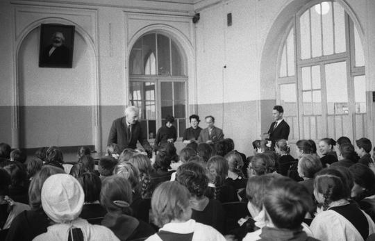 Конец 60-х гг. Встреча с писателем Львом Успенским. 