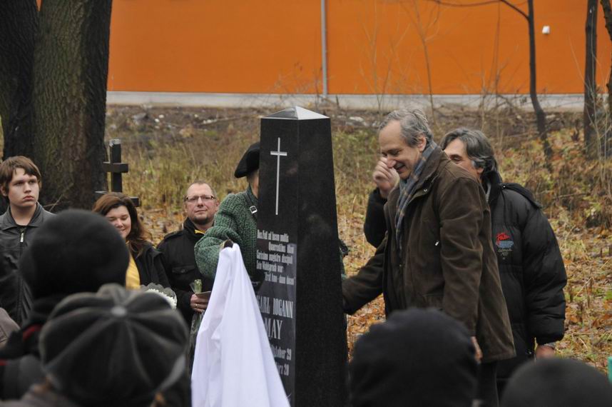 Торжественный момент открытия памятника. Фото И.Прилежаева