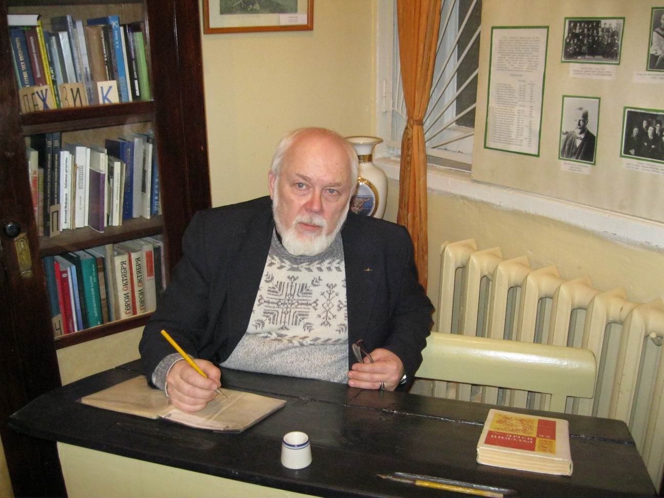 20120210. 10 февраля 2012 года наш музей посетил писатель-маринист Н.А. Черкашин