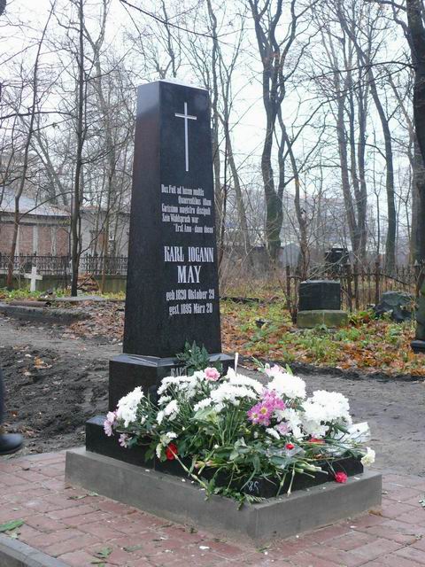 20101110. Воссозданный памятник Карлу Маю.